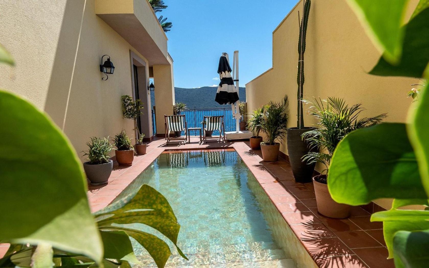 Pool Suite