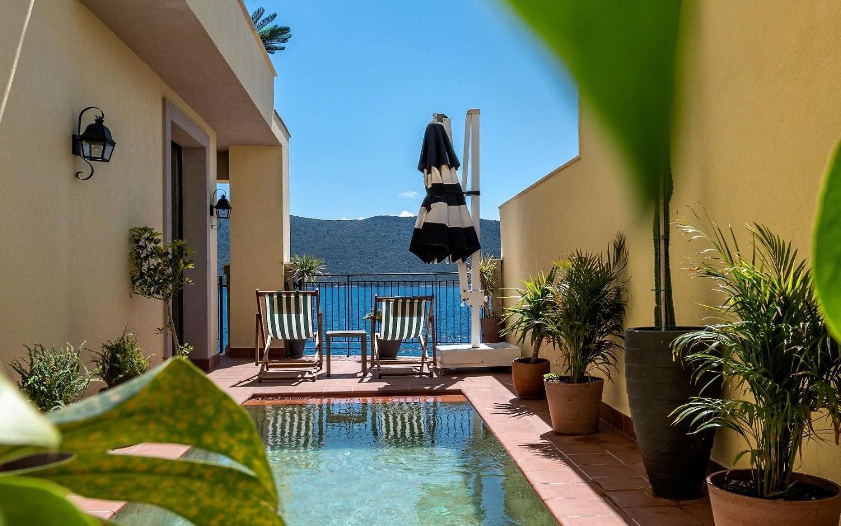 Pool Suite